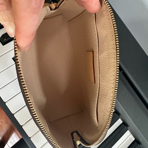 Cosmetic —Louis Vuitton - Picture 4 of 6